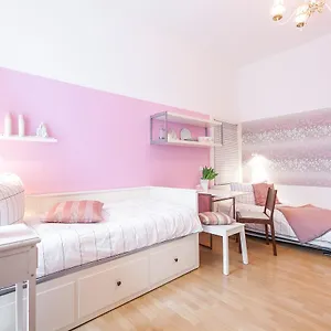 ses-1-zimmer-apartment-in-kollwitzplatz-nhe.find-berlin-hotels.com/